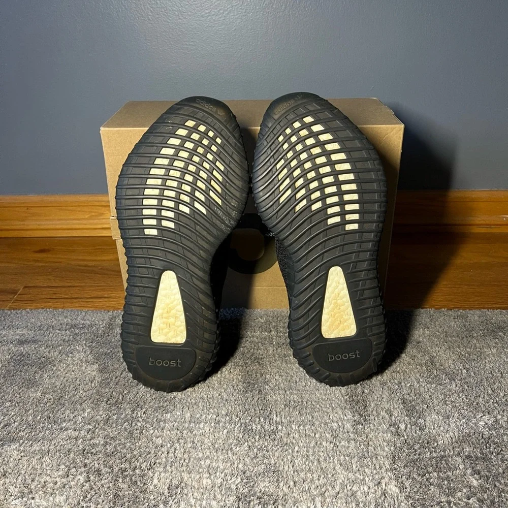 Yeezy Boost 350 V2 Black (Non-Reflective) - Picture 6 of 7